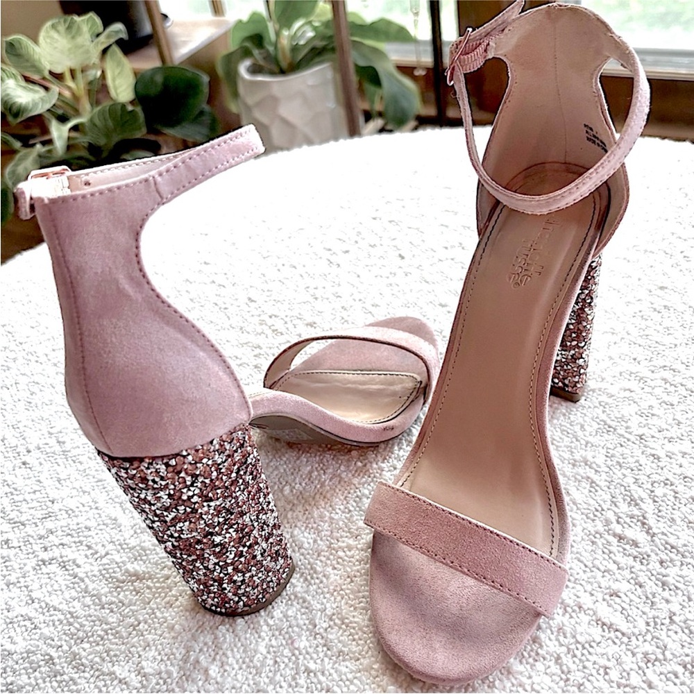 Charlotte Ruse Formal Evening Bridal Size 7 Sparkly Pink Blush Chunky Heels